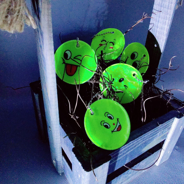 Брелок - светоотражатель "Смайл" на цепочке / двухсторонний фликер - 1 шт